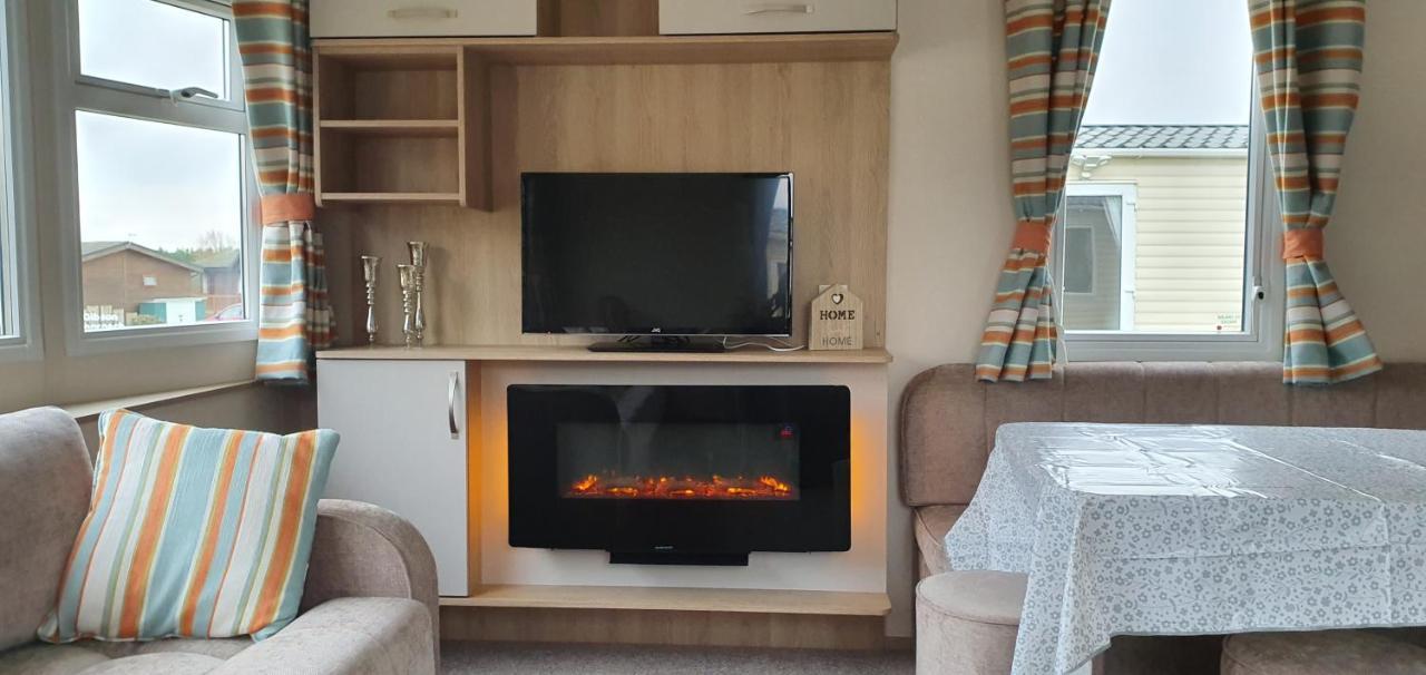 Ksr Hot Tub Holiday Home At Tattershall Lakes Εξωτερικό φωτογραφία