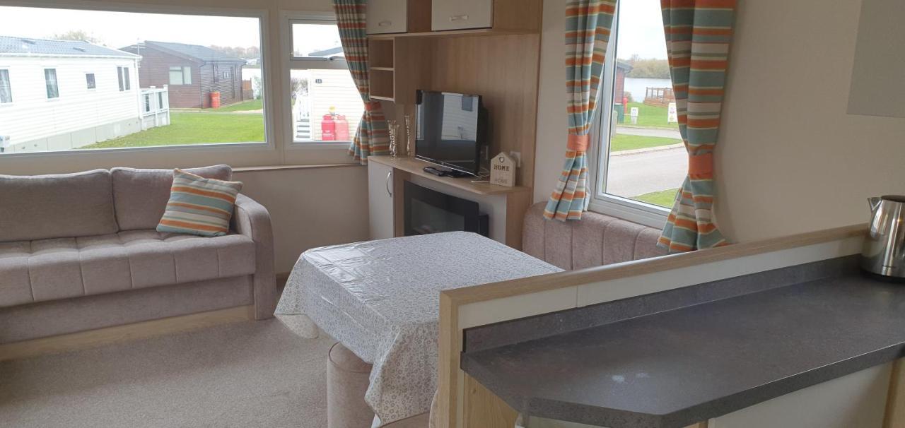 Ksr Hot Tub Holiday Home At Tattershall Lakes Εξωτερικό φωτογραφία